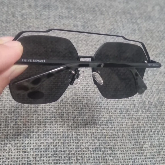 PRIVÉ REVAUX "The One' Sunglasses in Black - Picture 5 of 11